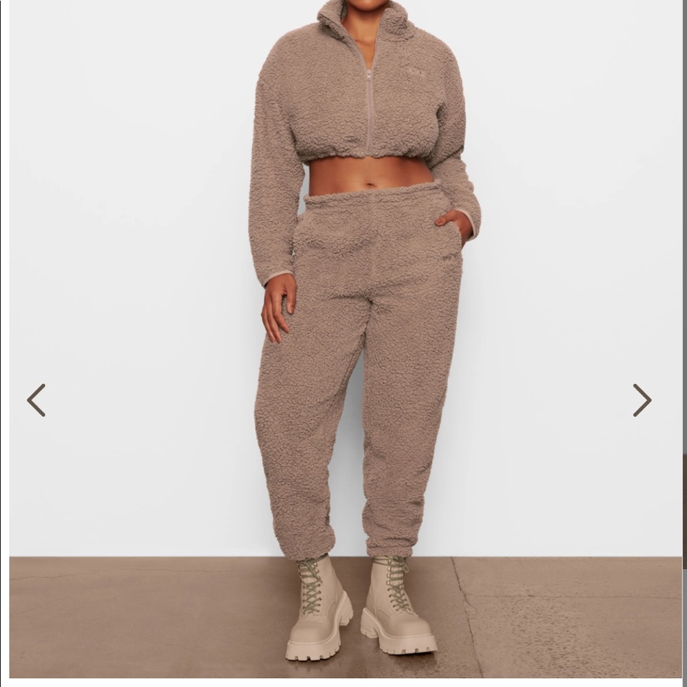 Brand new with tags! SKIMS teddy jogger xxs